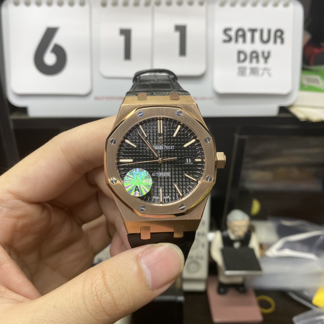 Audemars Piguet Royal Oak Offshore Series 15400OR.OO.D002CR.01, Rose Gold Case with Leather Strap, 41mm Size.