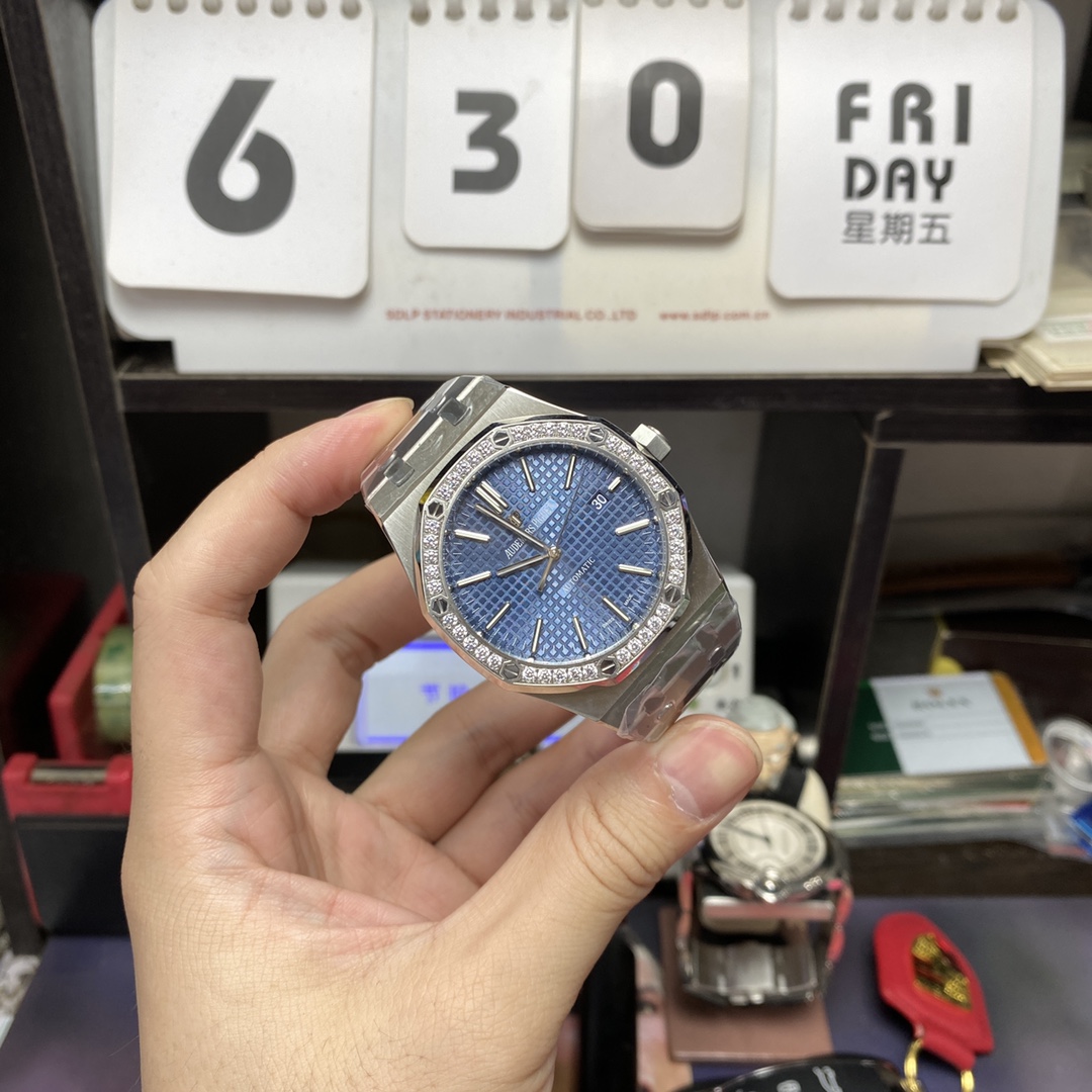 Audemars Piguet Royal Oak Series 15400ST, ICE Blue Dial, diamond brezel, 41mm size.