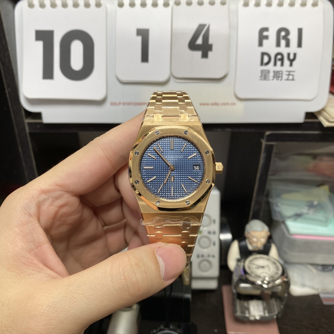 Audemars Piguet Royal Oak Offshore Series 15202OR.OO.1240OR.01, Blue Dial with Rose Gold Case, 39mm Size.