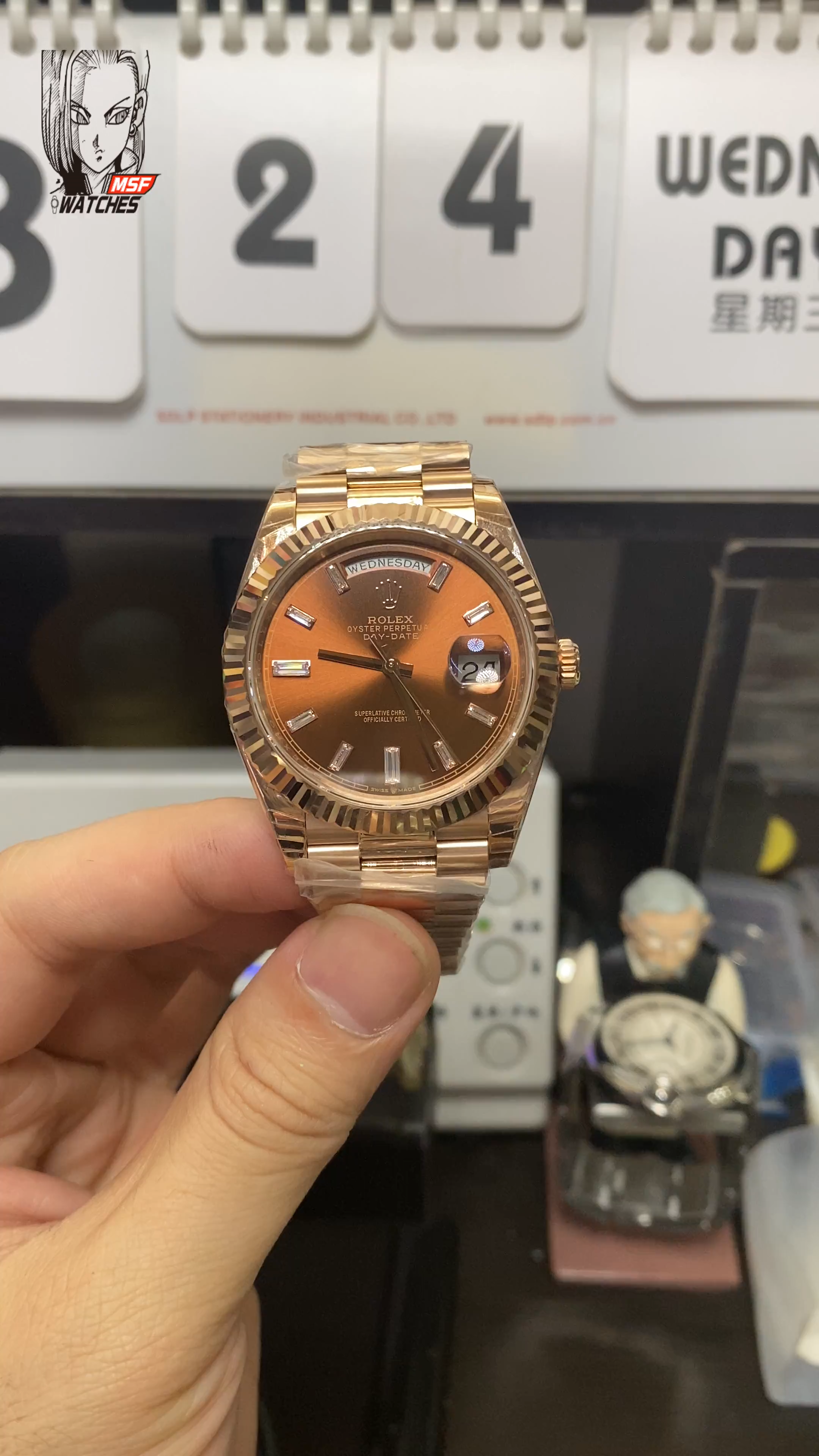 Rolex Day-Date Series m228235-0003, Full Everose Gold Case Gradient Brown Dial, Instantaneous Day and Date Functions, 40mm Size.